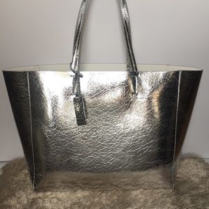 Metallic silver tote bag Estée Lauder